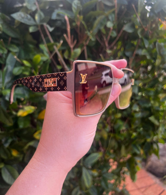 L. Sunglasses βοΈ Pre order