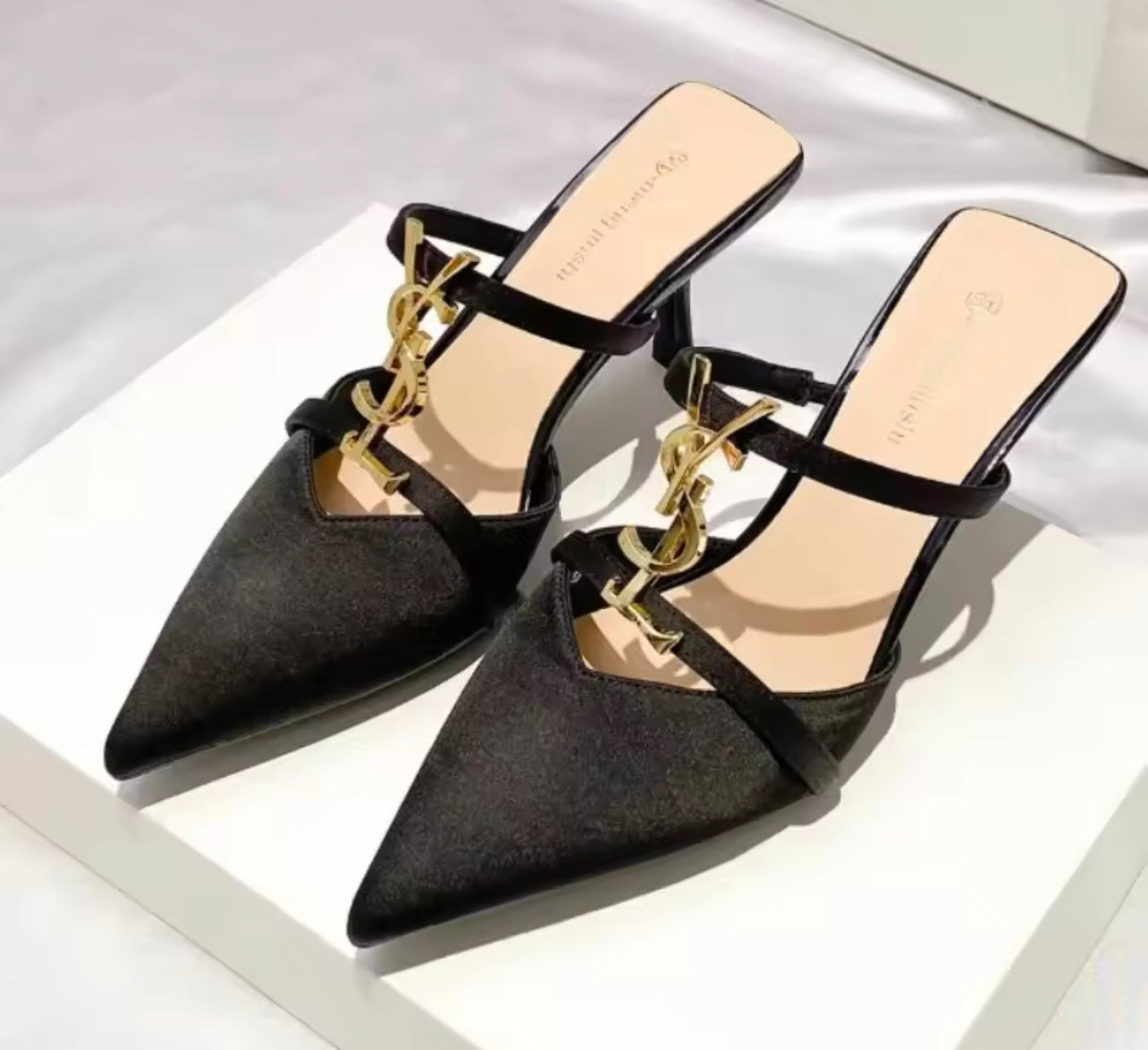 Ladies heels ๐