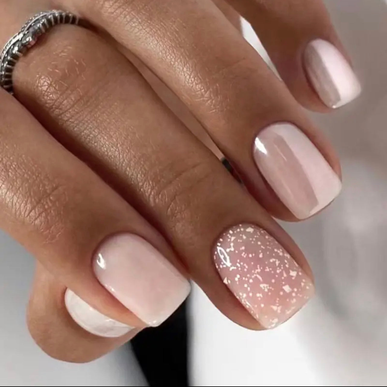 Stick on nails 🎀