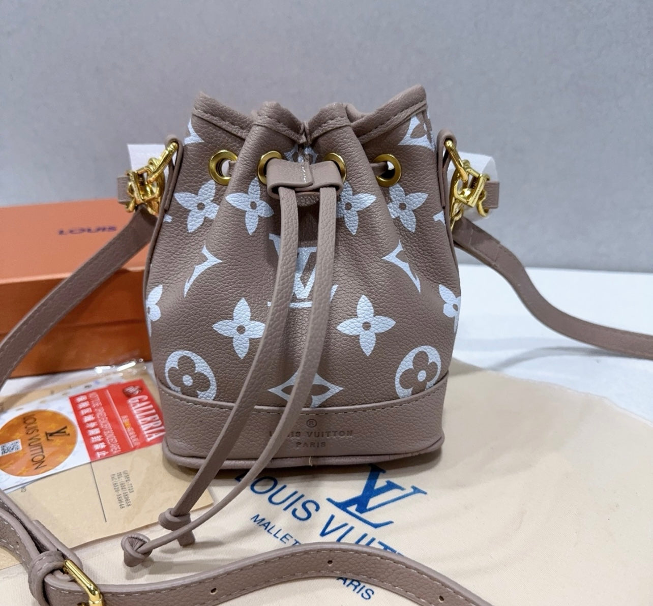 Ladies L bag