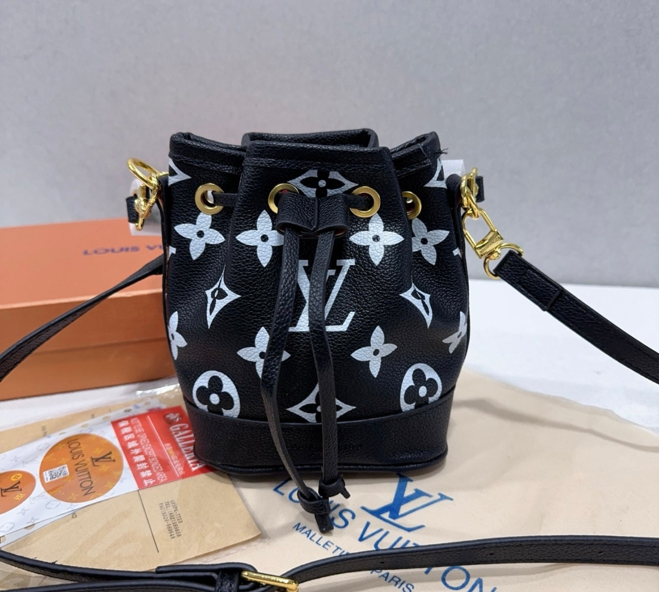 Ladies L bag