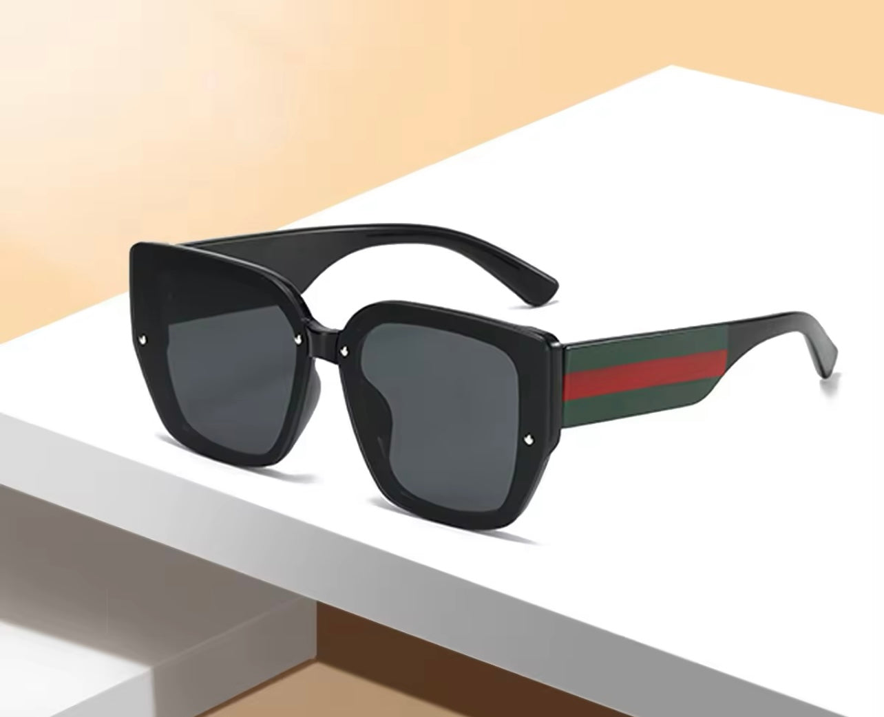 Ladies sunglasses 💕 No case