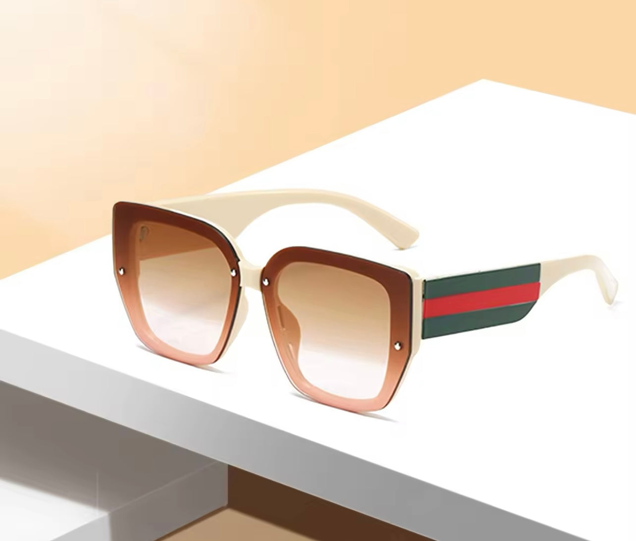 Ladies sunglasses 💕 No case