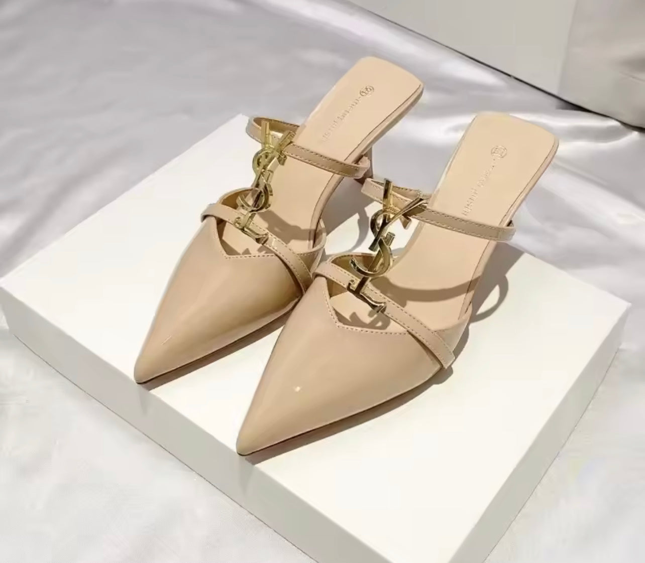 Ladies heels ๐