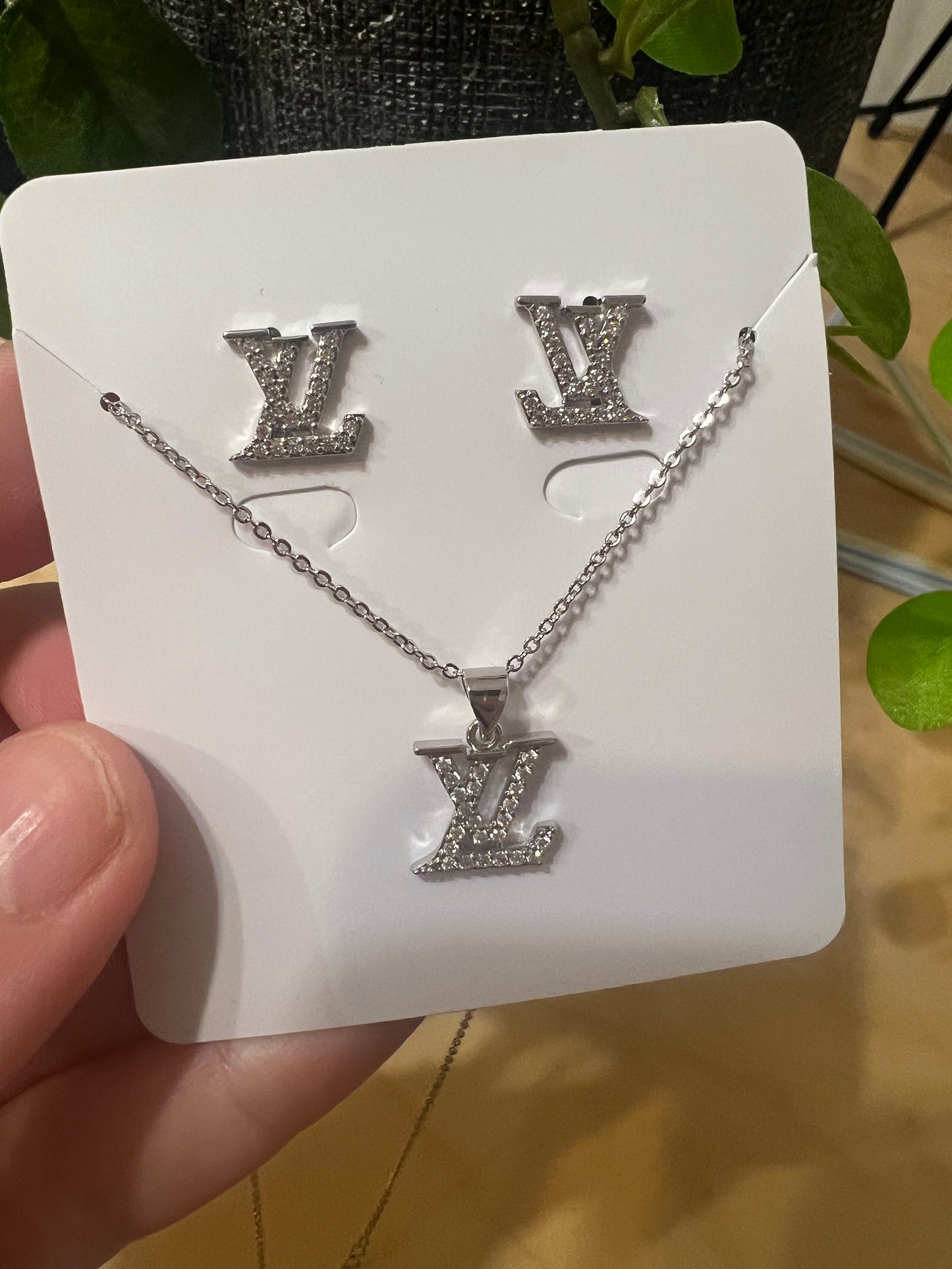 Necklace and earring set