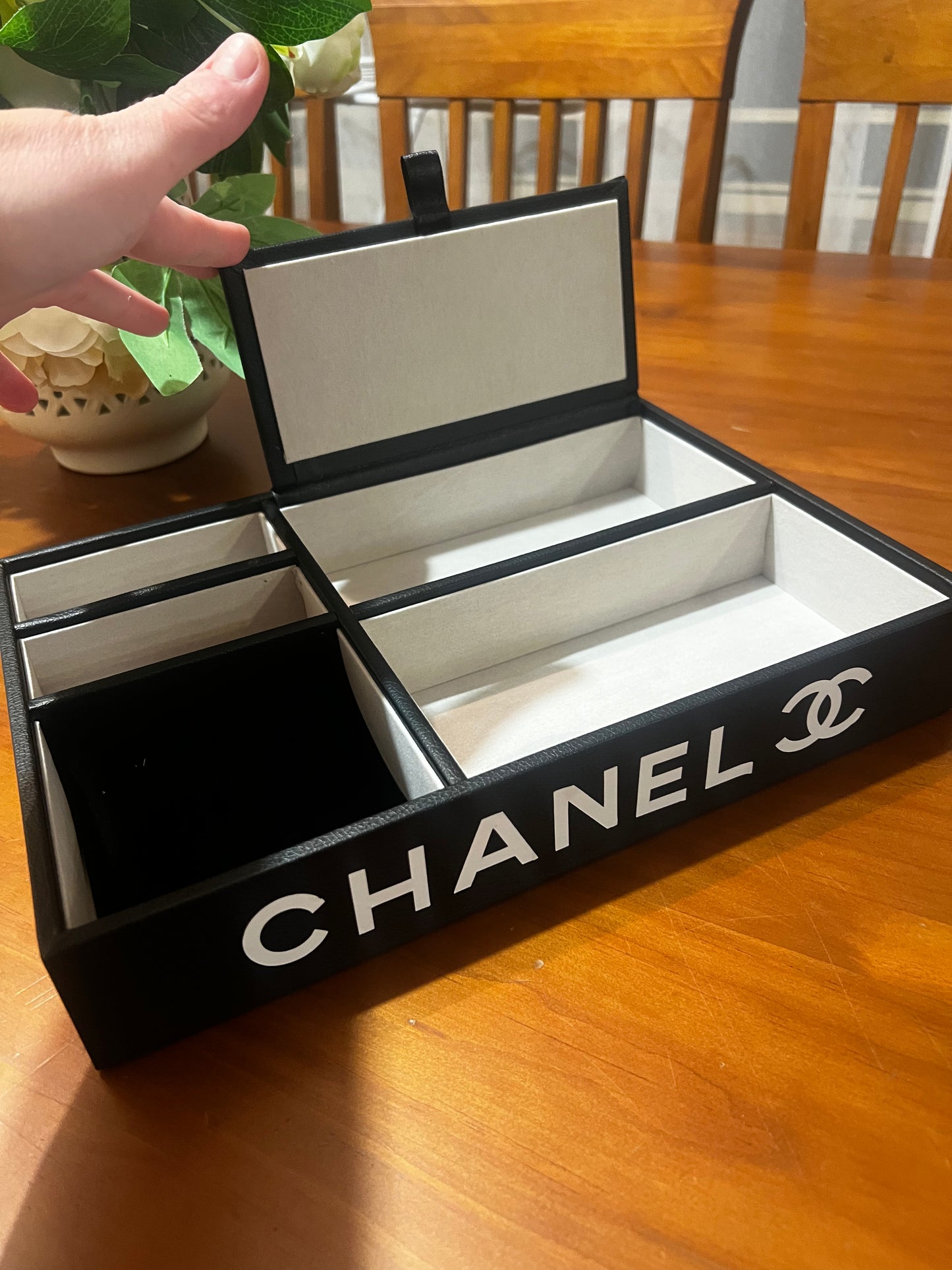 Large accessory storage tray