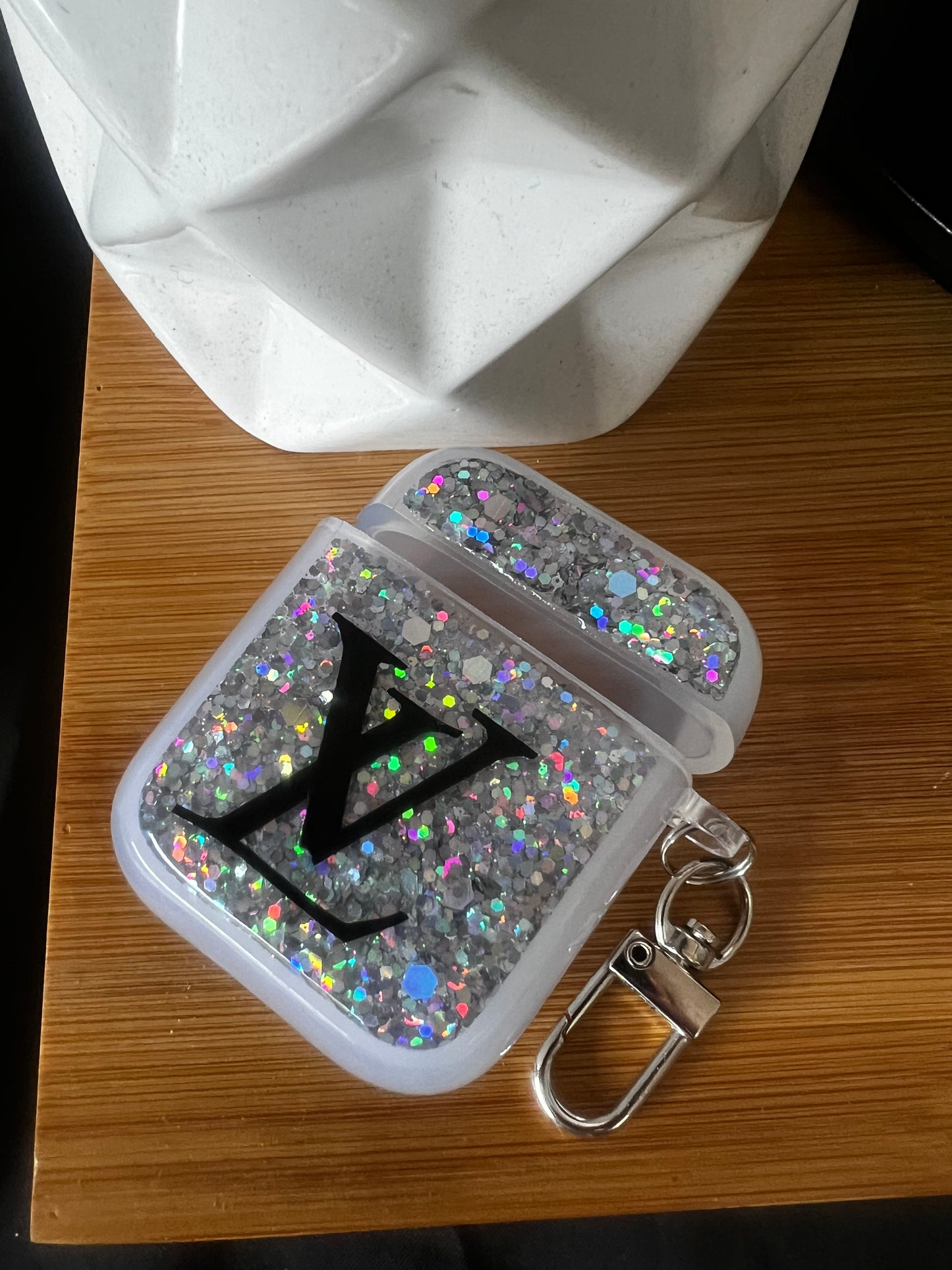 AirPods Case & Phone sockets