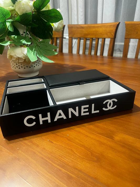 Large accessory storage tray